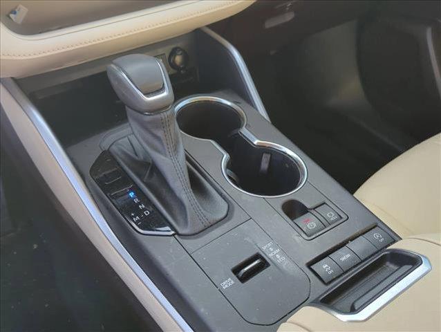 used 2022 Toyota Highlander car, priced at $31,898