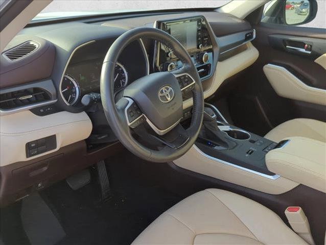 used 2022 Toyota Highlander car, priced at $31,898