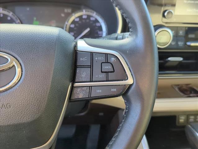 used 2022 Toyota Highlander car, priced at $31,898