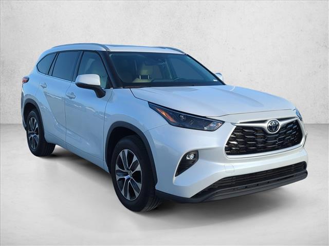 used 2022 Toyota Highlander car, priced at $31,898