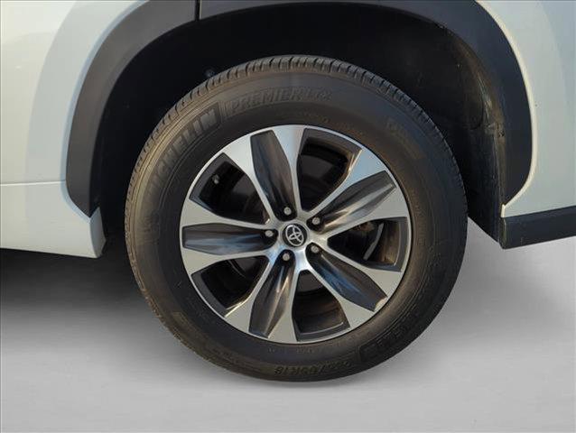 used 2022 Toyota Highlander car, priced at $31,898