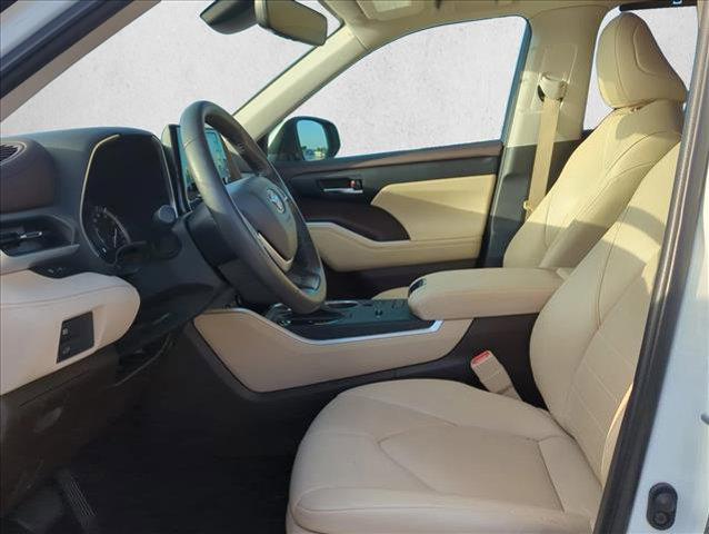 used 2022 Toyota Highlander car, priced at $31,898