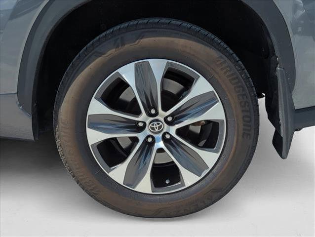 used 2021 Toyota Highlander Hybrid car, priced at $35,499