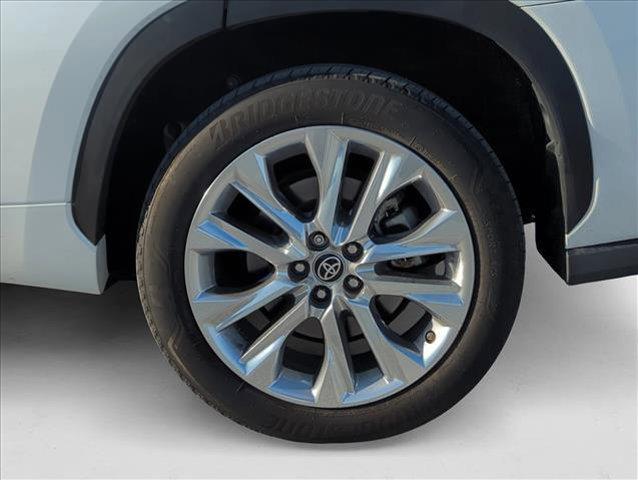 used 2023 Toyota Highlander car, priced at $36,998
