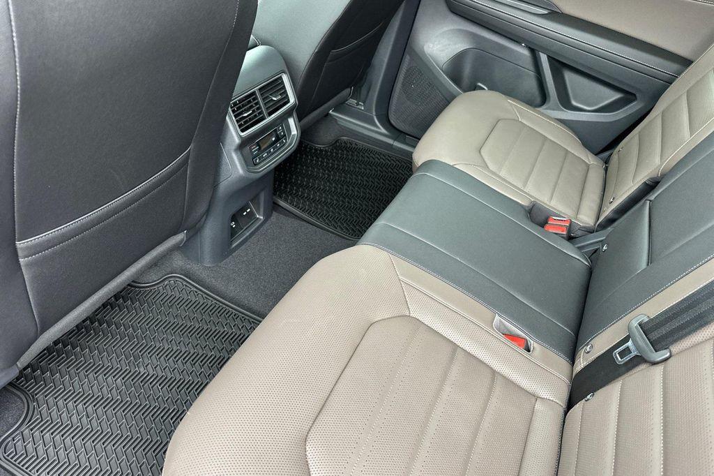 new 2025 Volkswagen Atlas car, priced at $48,611