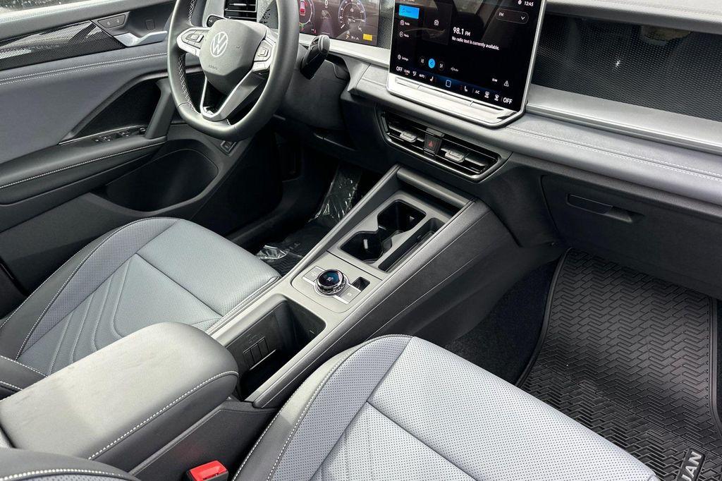 new 2025 Volkswagen Tiguan car, priced at $33,882