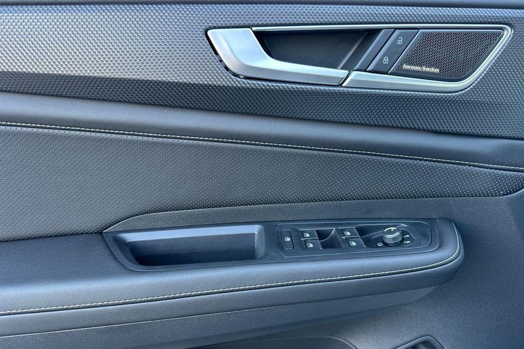 new 2026 Volkswagen Atlas Cross Sport car, priced at $56,556