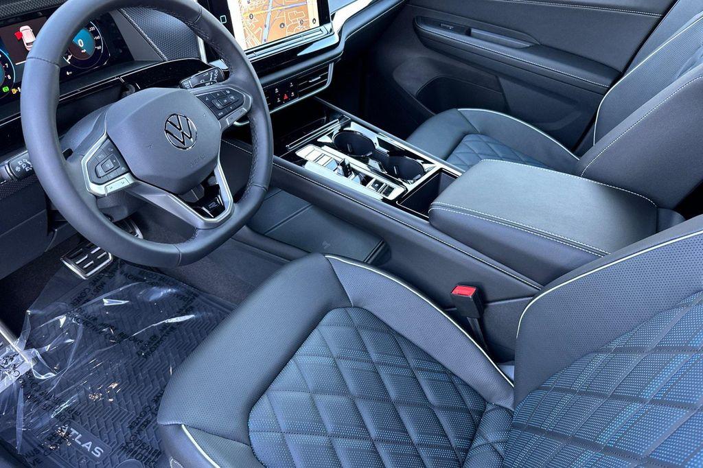 new 2026 Volkswagen Atlas Cross Sport car, priced at $56,556