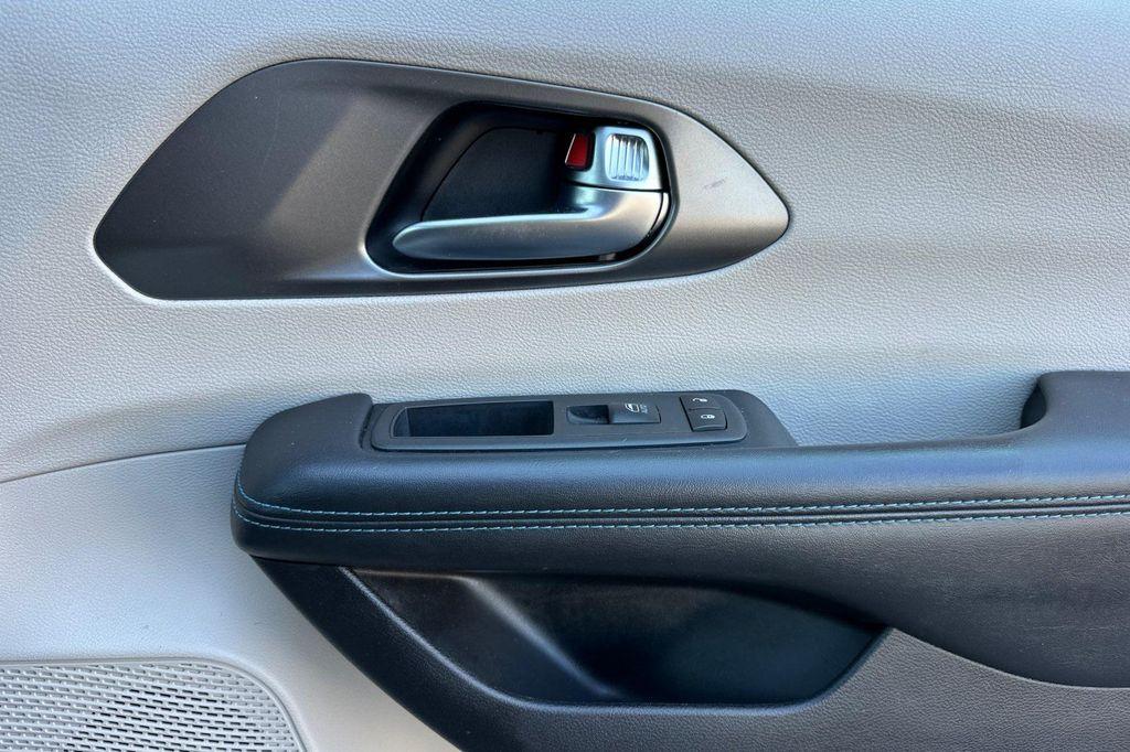 used 2021 Chrysler Pacifica car, priced at $18,777