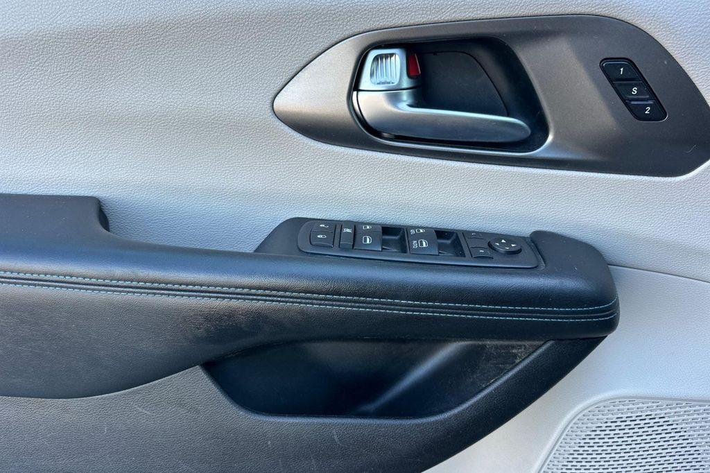 used 2021 Chrysler Pacifica car, priced at $18,777