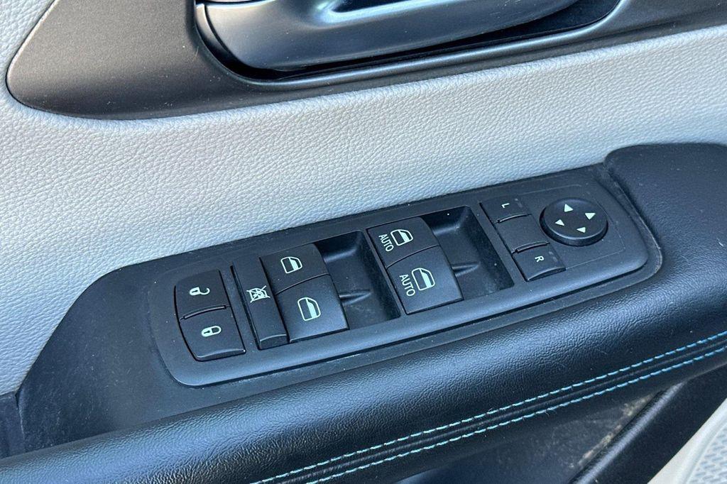 used 2021 Chrysler Pacifica car, priced at $18,777