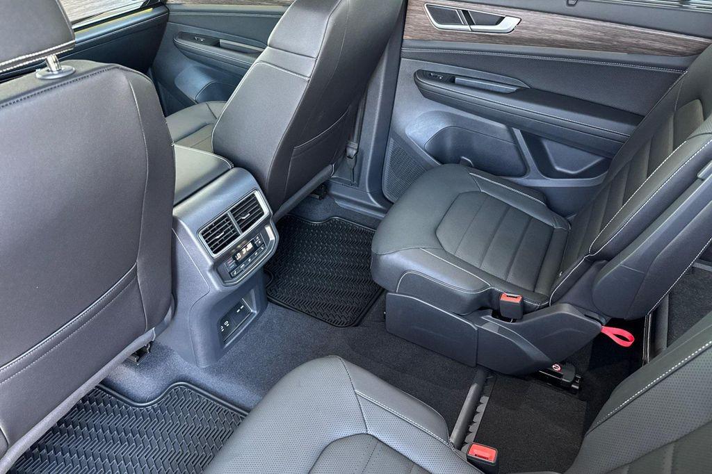 new 2025 Volkswagen Atlas car, priced at $52,684