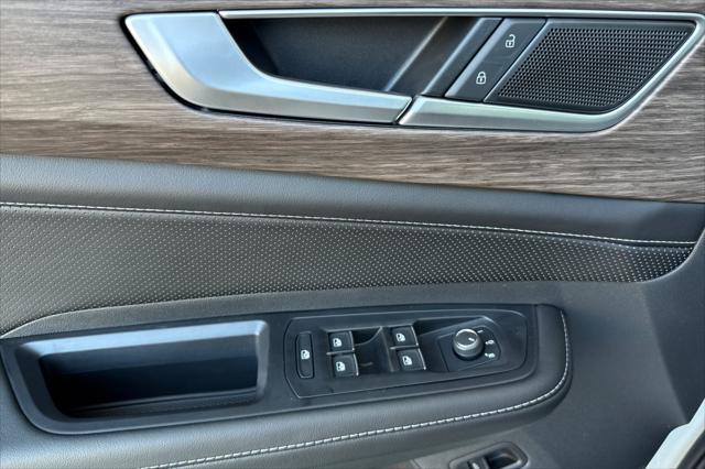 new 2025 Volkswagen Atlas car, priced at $52,684