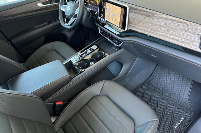 new 2025 Volkswagen Atlas car, priced at $52,684