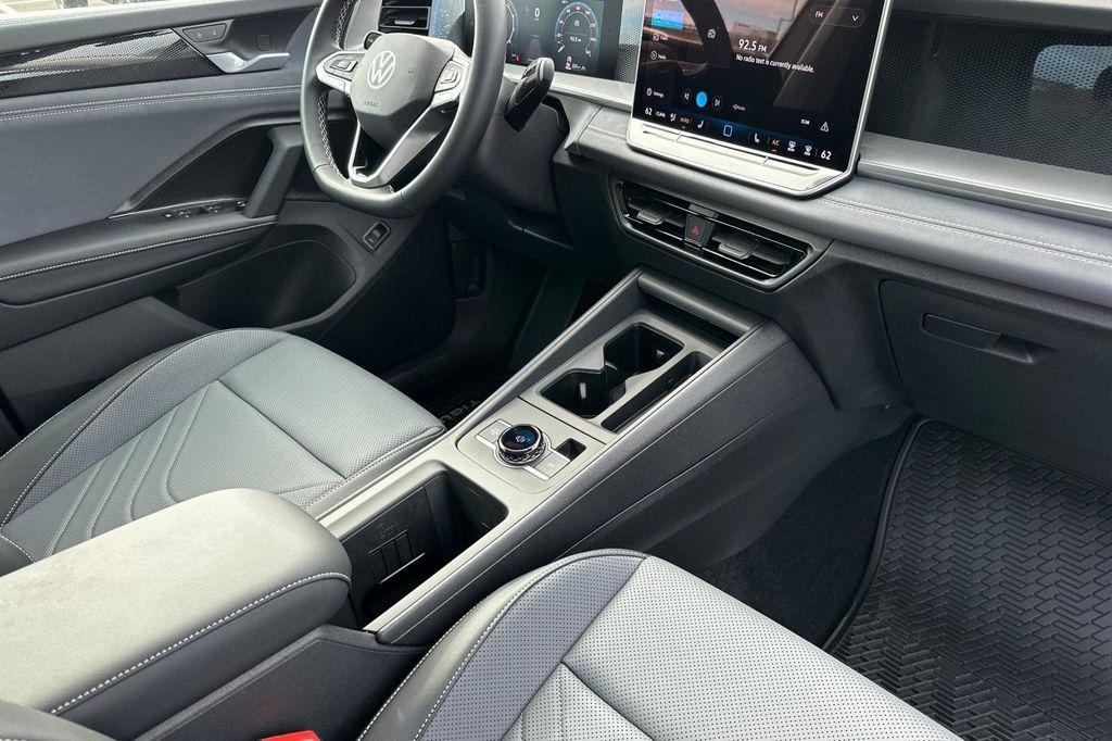 new 2025 Volkswagen Tiguan car, priced at $33,882