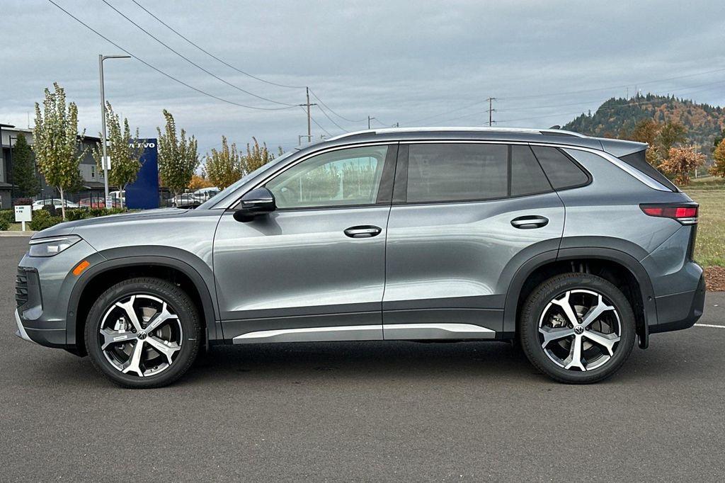 new 2025 Volkswagen Tiguan car, priced at $33,882