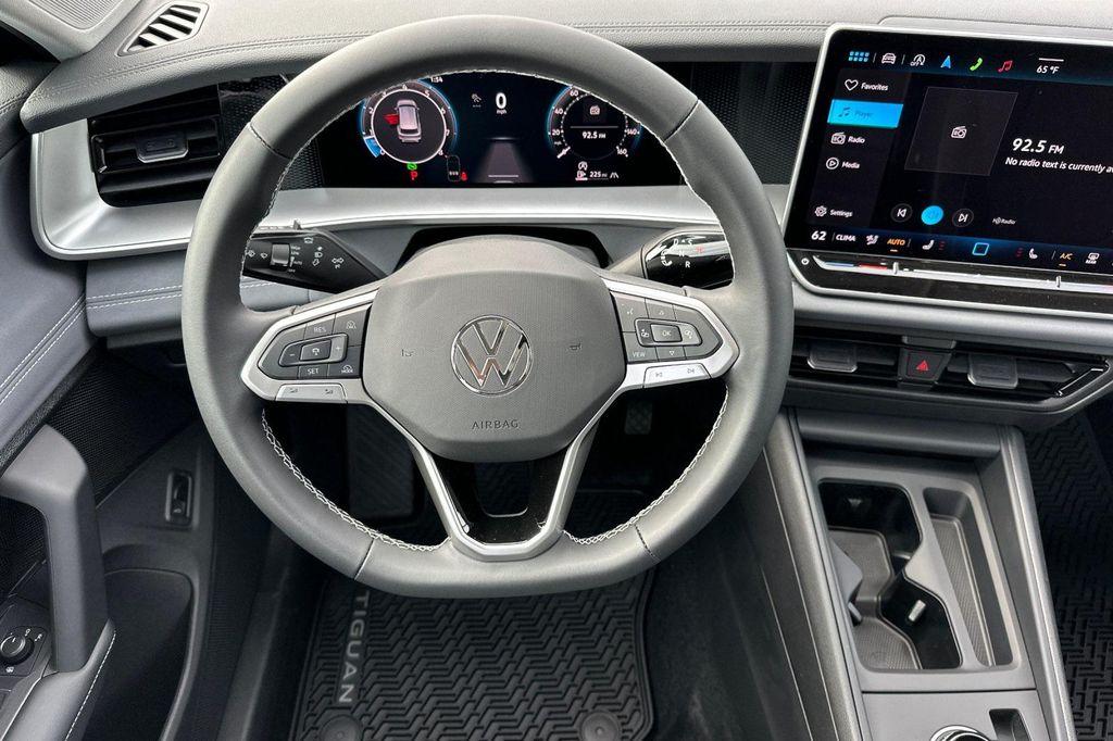 new 2025 Volkswagen Tiguan car, priced at $33,882