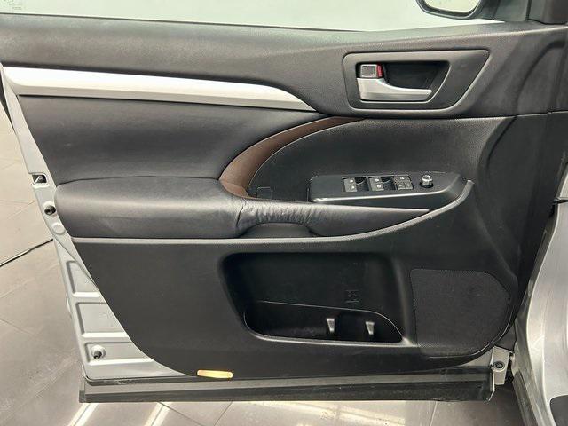 used 2016 Toyota Highlander car, priced at $16,936