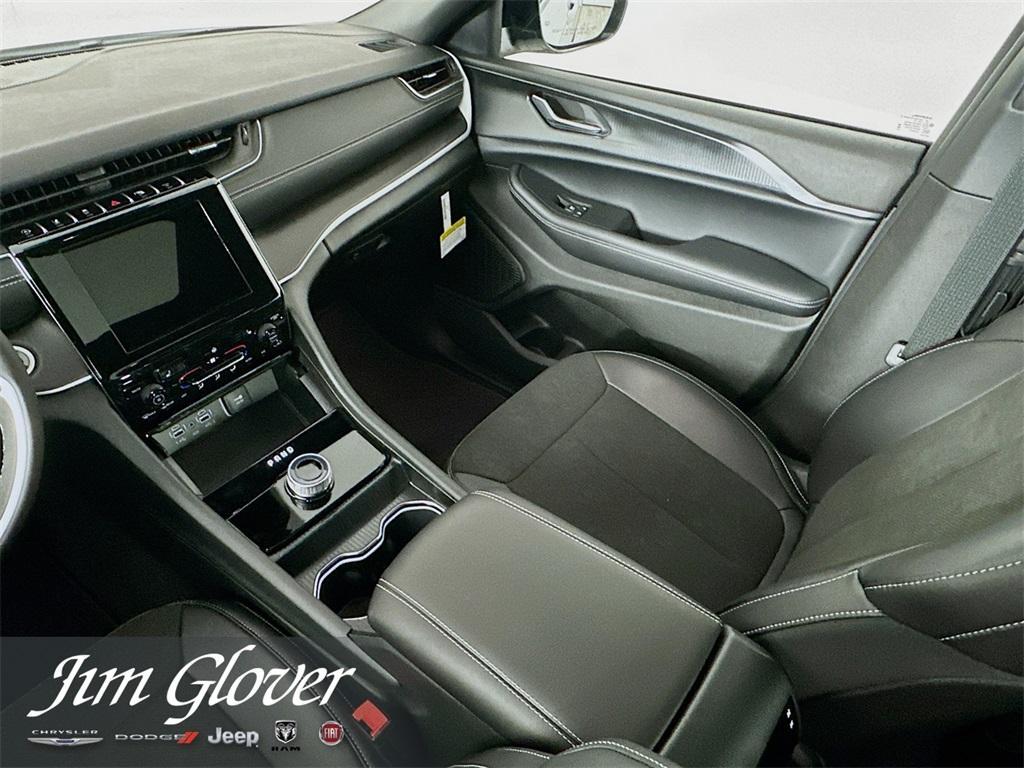 new 2025 Jeep Grand Cherokee L car, priced at $42,806