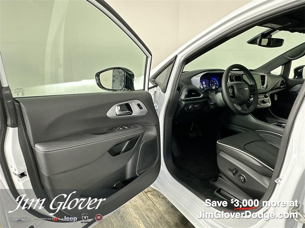 new 2026 Chrysler Pacifica car, priced at $48,453