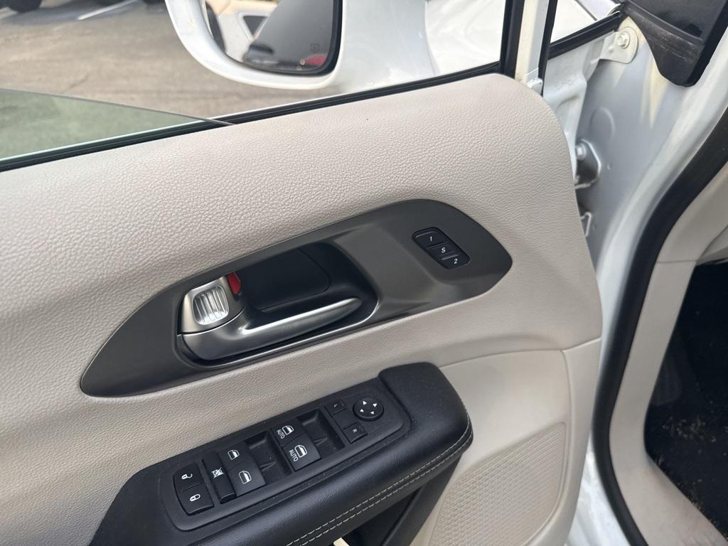 used 2022 Chrysler Pacifica car, priced at $23,805