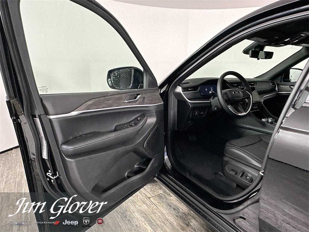 new 2025 Jeep Grand Cherokee car, priced at $47,857