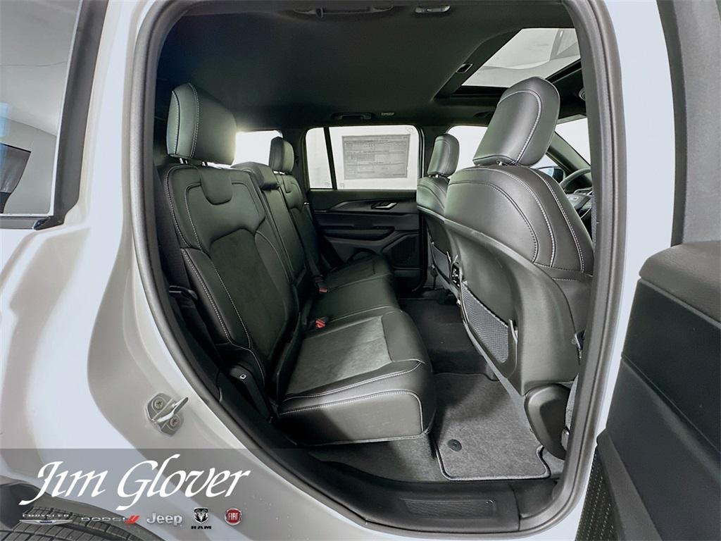 new 2025 Jeep Grand Cherokee car, priced at $40,033