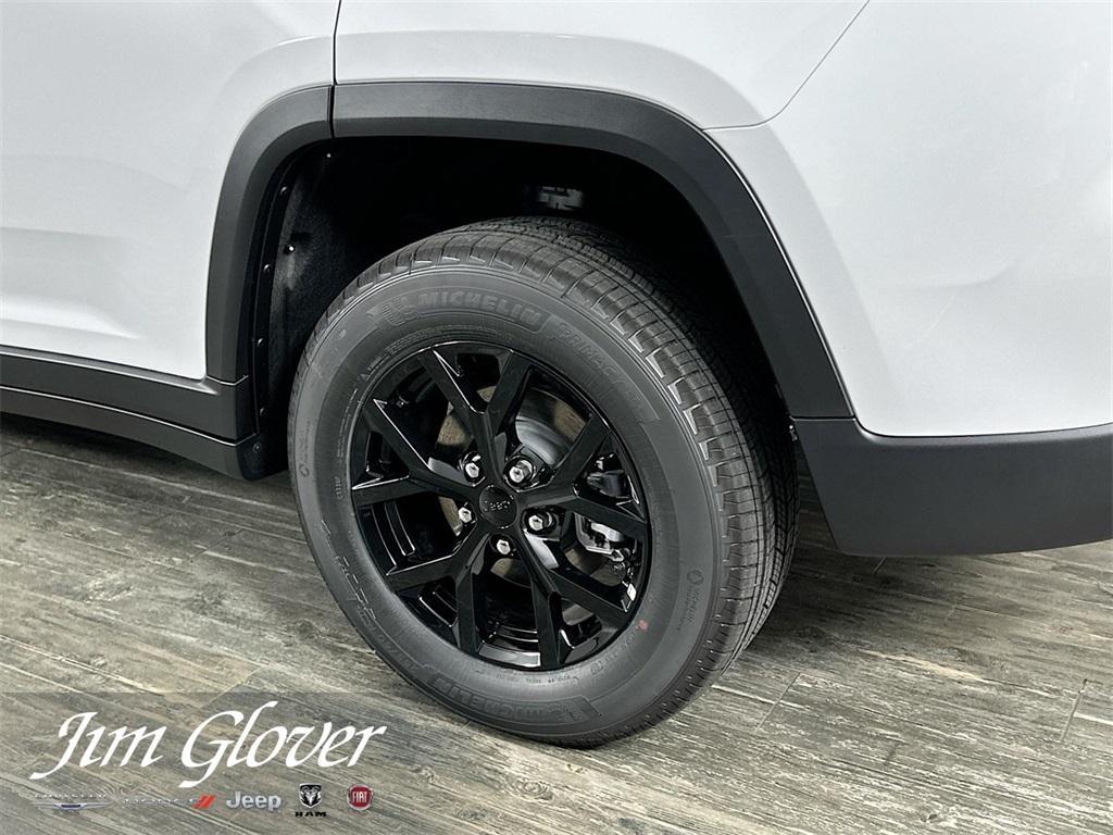 new 2025 Jeep Grand Cherokee car, priced at $40,033