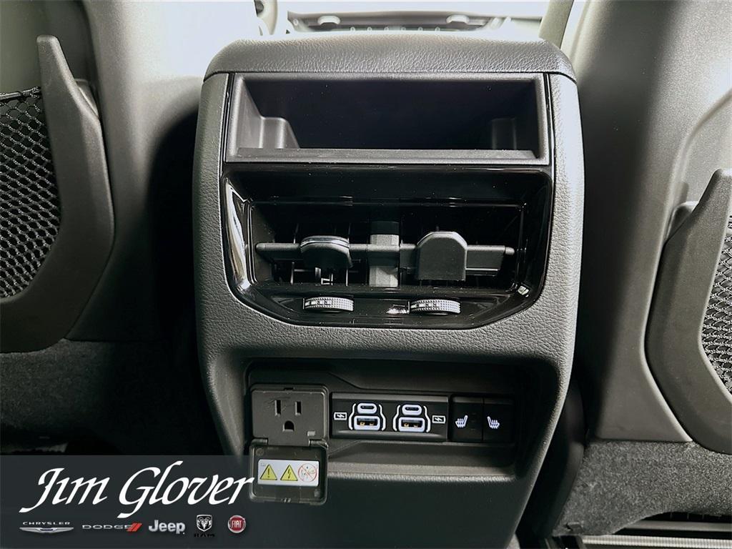 new 2025 Jeep Grand Cherokee car, priced at $49,034
