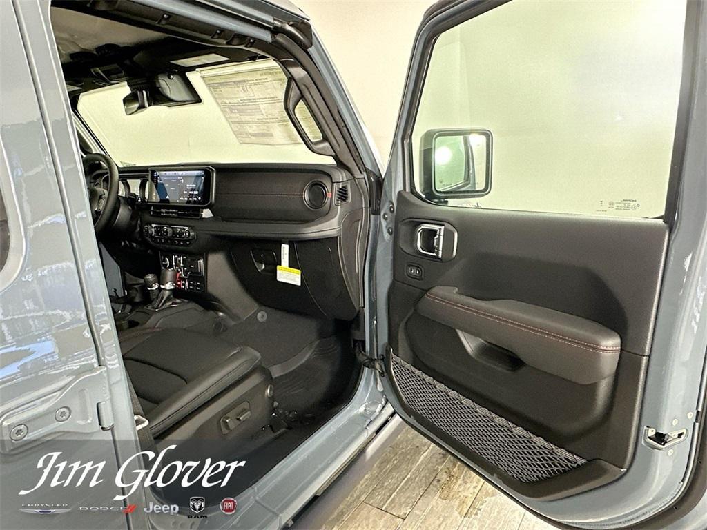 new 2025 Jeep Gladiator car, priced at $53,575