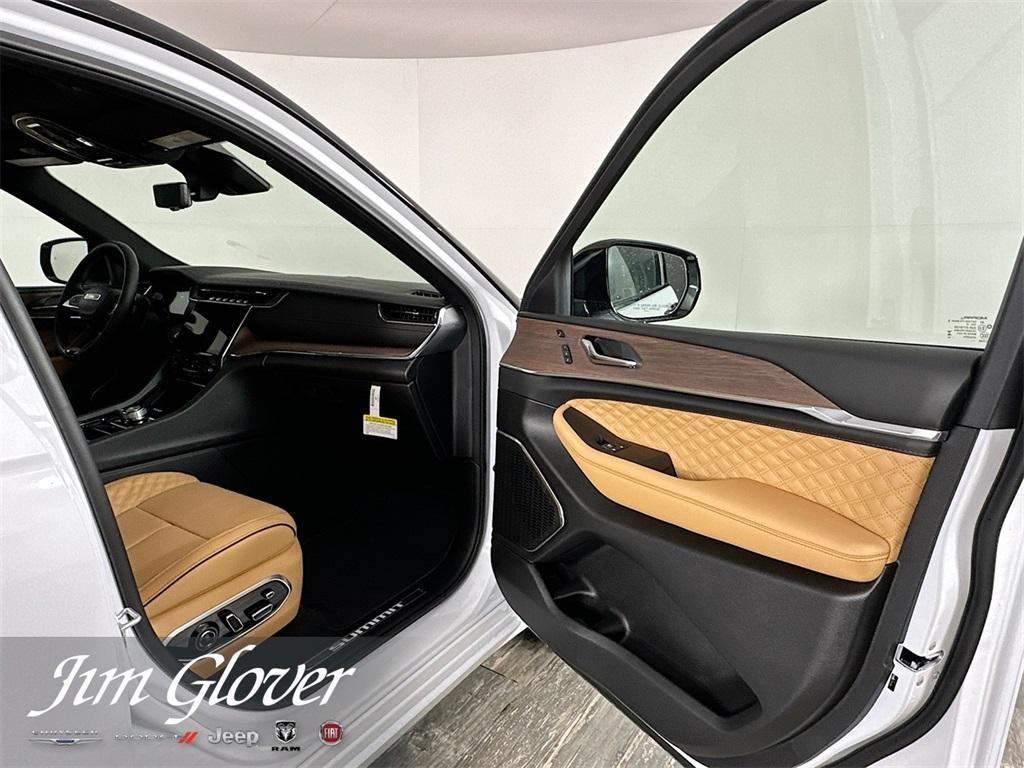 new 2025 Jeep Grand Cherokee car, priced at $60,030