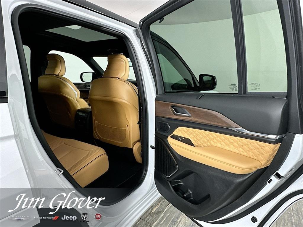 new 2025 Jeep Grand Cherokee car, priced at $60,030