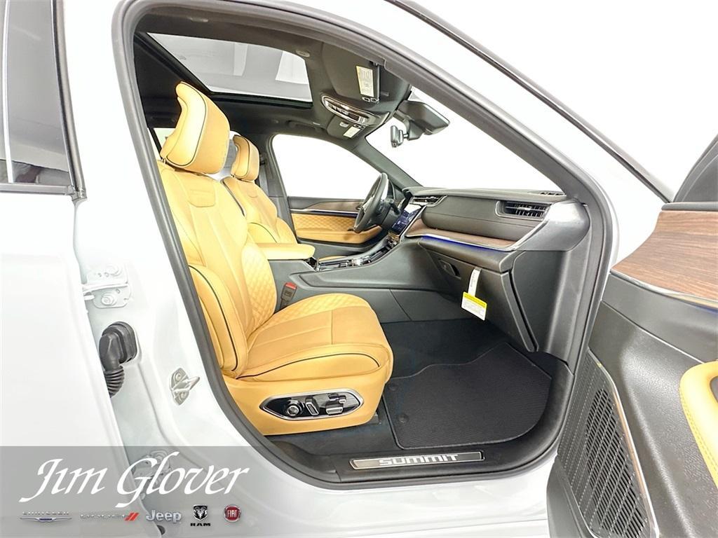 new 2025 Jeep Grand Cherokee car, priced at $60,030
