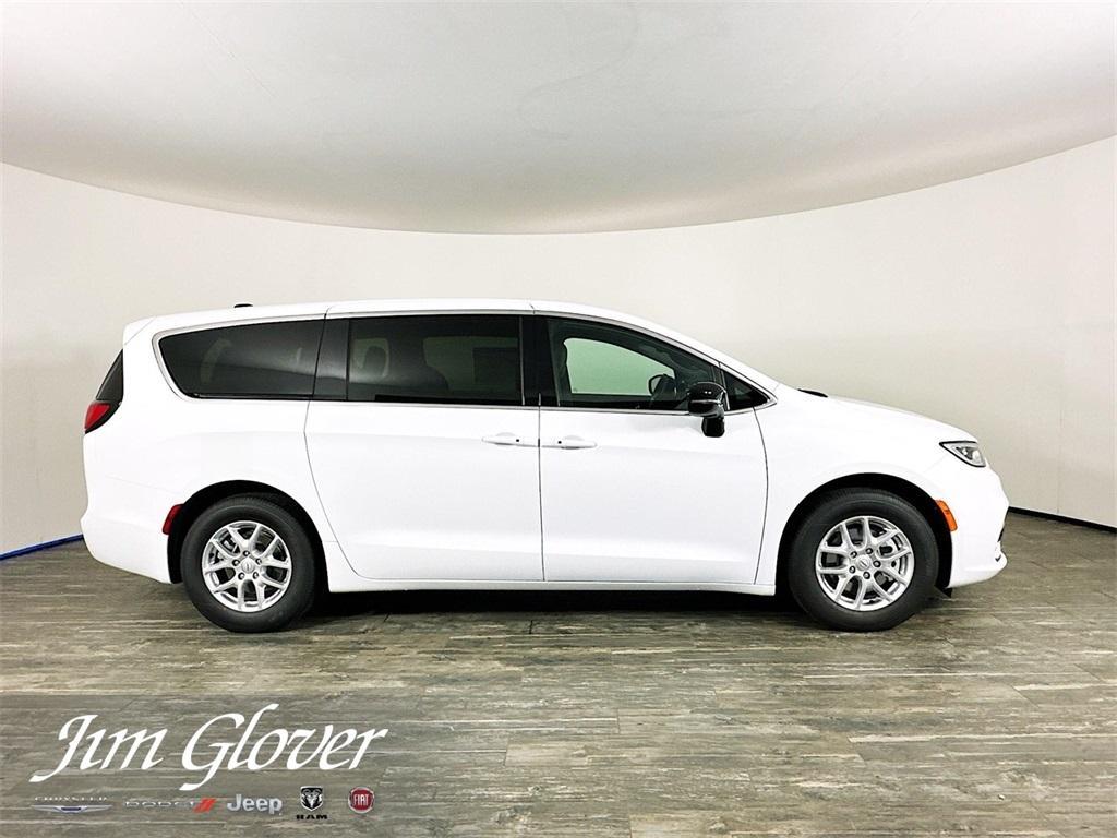 new 2025 Chrysler Pacifica car, priced at $40,521