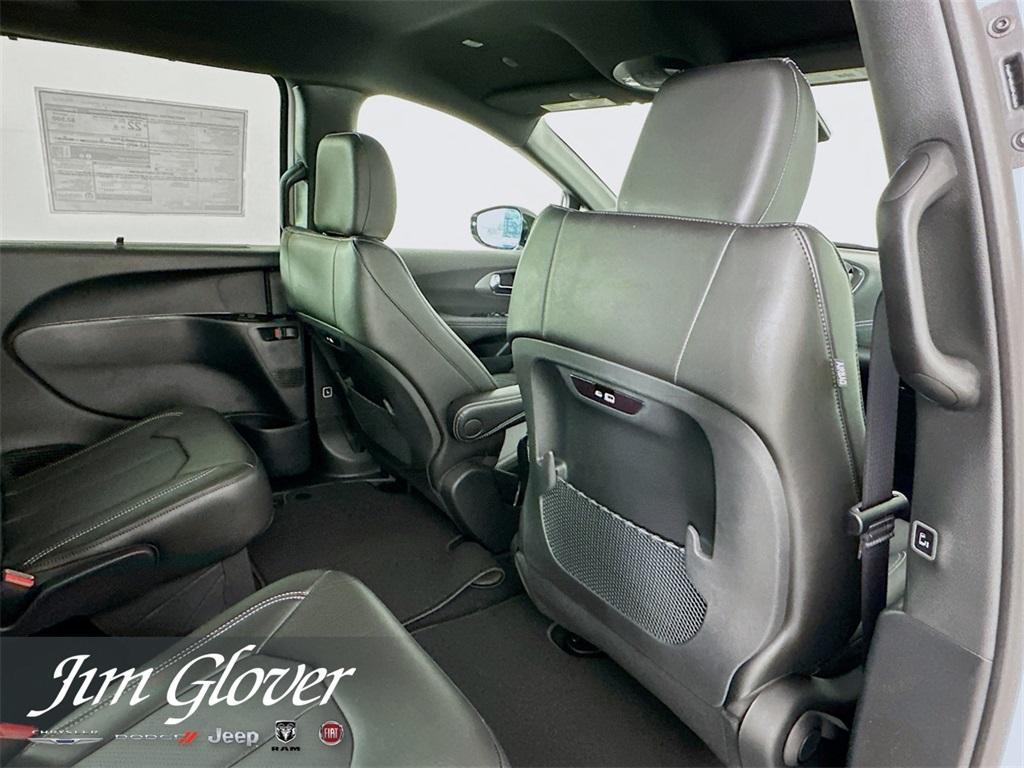 new 2025 Chrysler Pacifica car, priced at $40,521