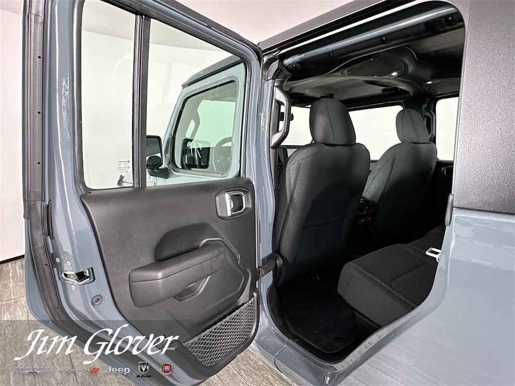 new 2025 Jeep Gladiator car, priced at $35,929