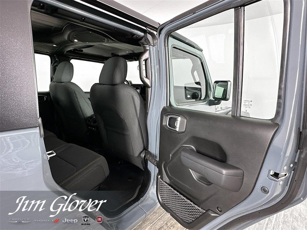new 2025 Jeep Gladiator car, priced at $35,929