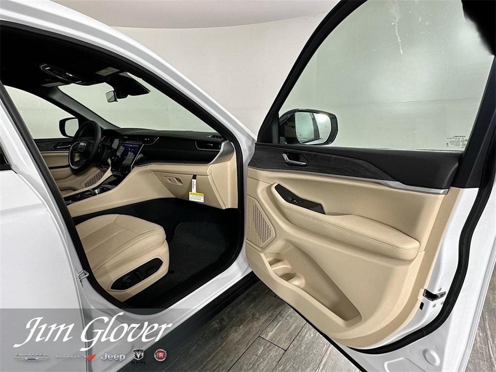 new 2025 Jeep Grand Cherokee L car, priced at $45,389