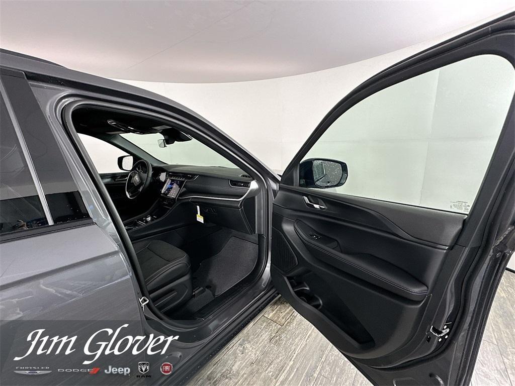 new 2025 Jeep Grand Cherokee car, priced at $39,432