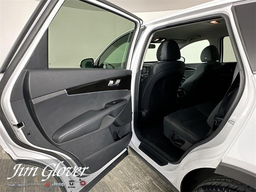 used 2020 Kia Sorento car, priced at $22,044