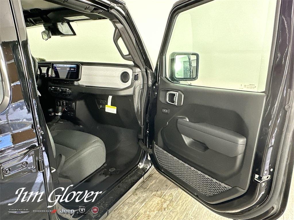new 2025 Jeep Gladiator car, priced at $43,035