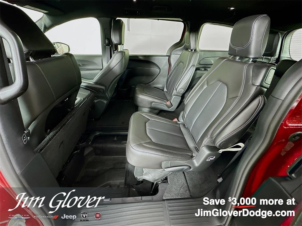 new 2026 Chrysler Pacifica car, priced at $39,433