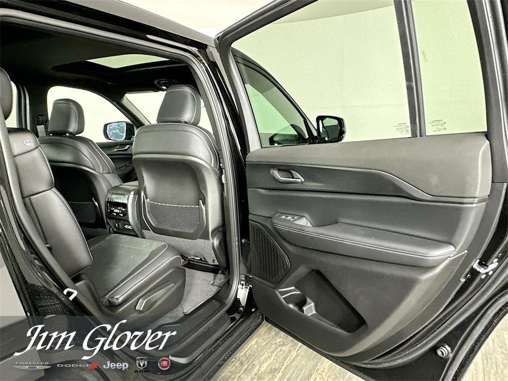 new 2025 Jeep Grand Cherokee L car, priced at $43,301