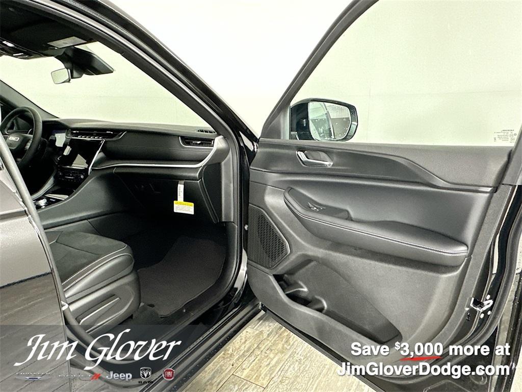 new 2025 Jeep Grand Cherokee L car, priced at $39,934