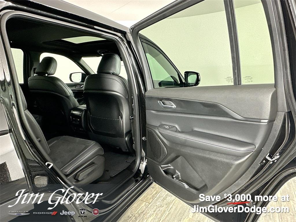 new 2025 Jeep Grand Cherokee L car, priced at $39,934