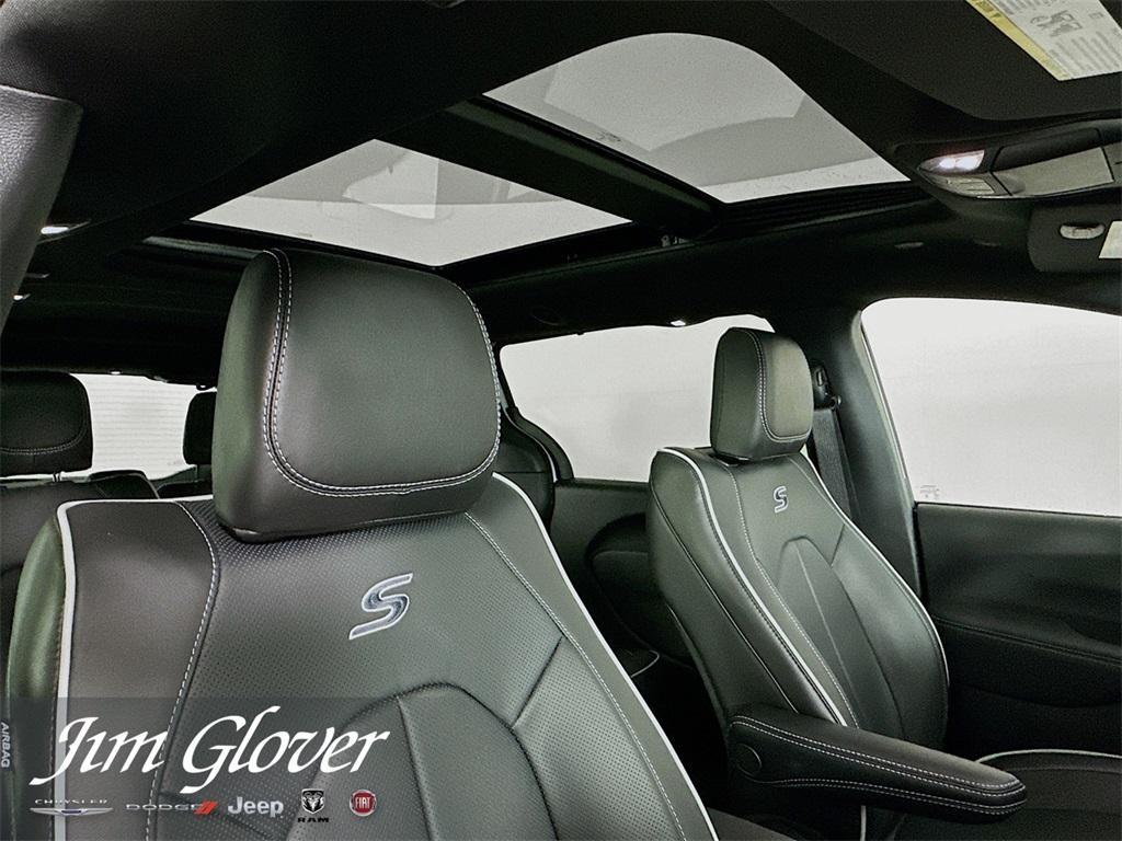 new 2025 Chrysler Pacifica car, priced at $49,846