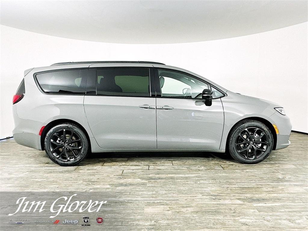 new 2025 Chrysler Pacifica car, priced at $48,840