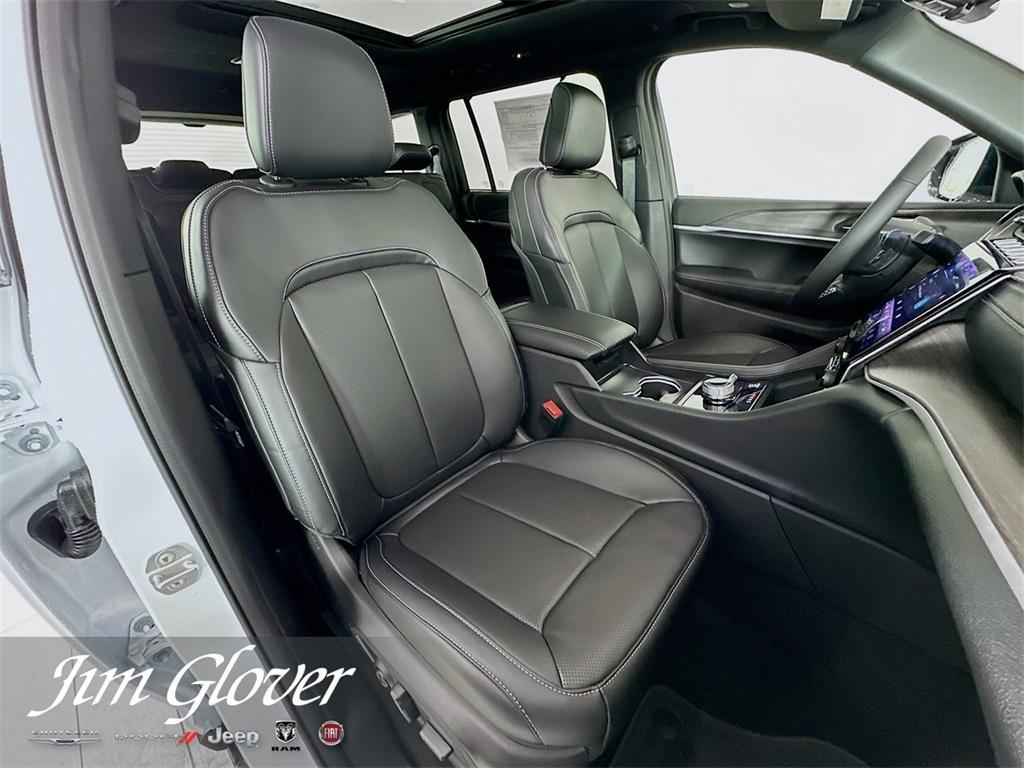 new 2025 Jeep Grand Cherokee L car, priced at $49,976