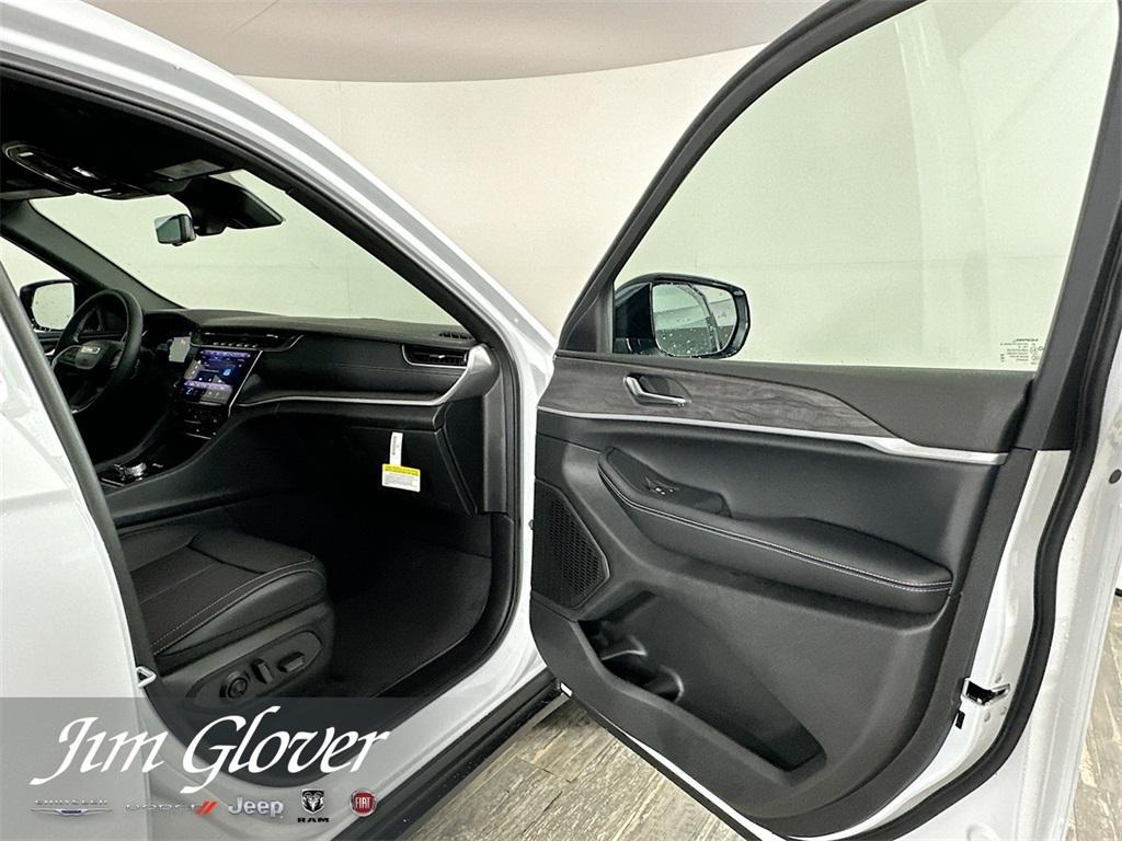 new 2025 Jeep Grand Cherokee L car, priced at $49,976