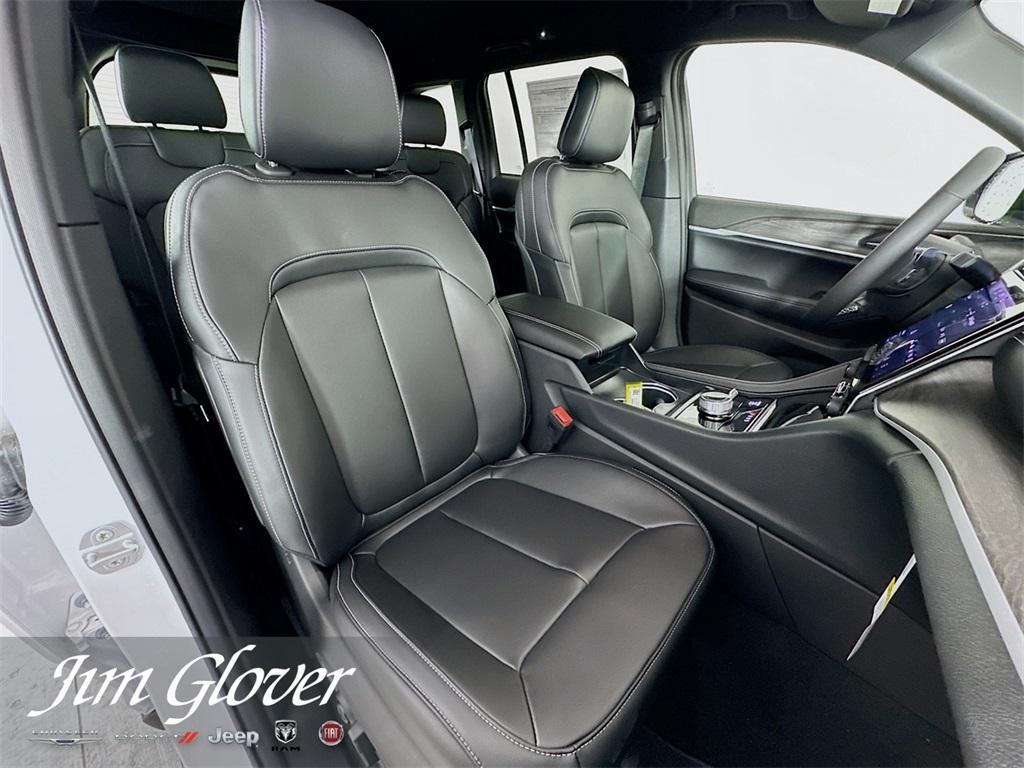 new 2025 Jeep Grand Cherokee car, priced at $43,595